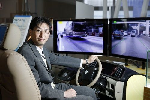 王執中:採用視像技術的先進安全駕駛輔助系統為交通工具提供預警系統,提升駕駛安全。 王執中:採用視像技術的先進安全駕駛輔助系統為交通工具提供預警系統,提升駕駛安全。