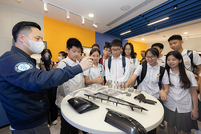 Students from ZWIE visited the HKPC Building. Under the guidance of management and experts, the guests were introduced to HKPC Academy, Future Food Tech Lab and Advanced Manufacturing and New Material Centre, to have a better picture of HKPC’s R&D achievements and New Industrialisation initiatives.