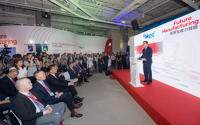 香港特別行政區創新科技及工業局局長孫東教授, JP在開幕典禮中致辭。